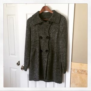 Long cardigan with buttons. (S10)